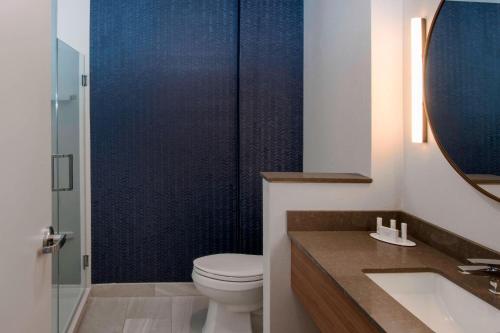 Bathroom, Fairfield Inn & Suites by Marriott West Palm Beach in Riverwalk