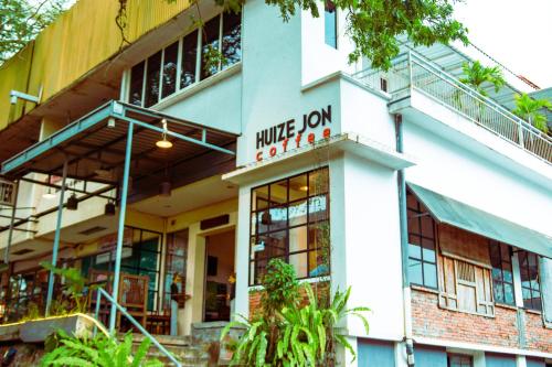 Huize Jon Hostel Malang