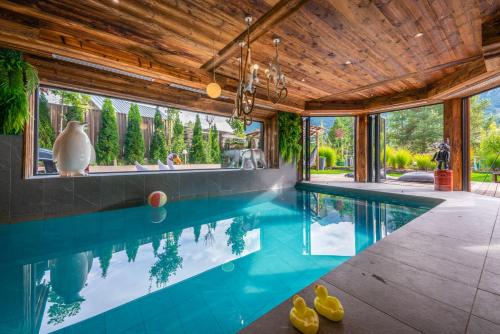 Serre-Chevalier Chalet Orpin piscine cinéma sauna