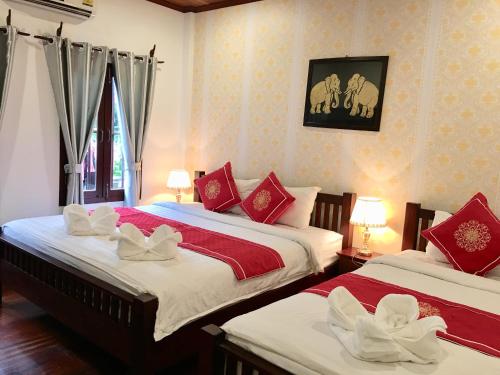Superior Triple Room image 5