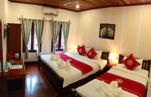 Superior Triple Room image 7