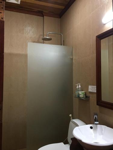 Deluxe Double Room with Balcony image 9