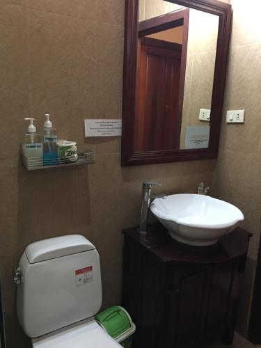 Deluxe Double Room with Balcony image 8