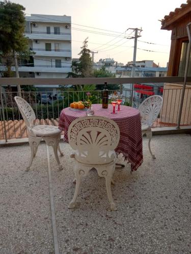 SUNNY APARTMENT NORTHERN ATHENS in Lykovrysi