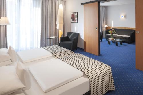 2 twin beds, 1 sofa bed