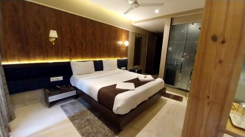 Hotel Merakee - Near Dahisar Mira Road Mumbai