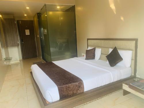 Hotel Merakee - Near Dahisar Mira Road Mumbai