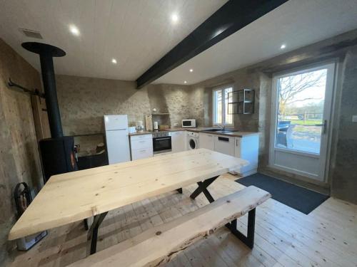 loue ancien moulin a vent avec piscine et jacuzzi in Secondigny