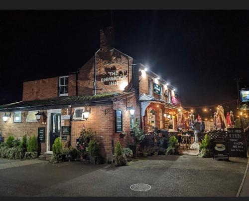 The Emmbrook Inn Hotel photo 1