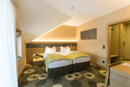 1 queen bed