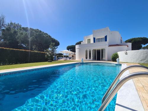 Villa Azul - Clever Details, Luxury villa, private pool, access to a club with tennis court, playground, communal pools