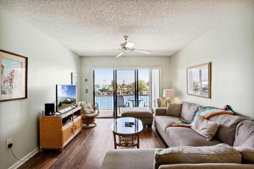 Land's End #305 building 4 - Bay Front - main image