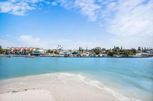 Land's End #305 building 4 - Bay Front - image 11