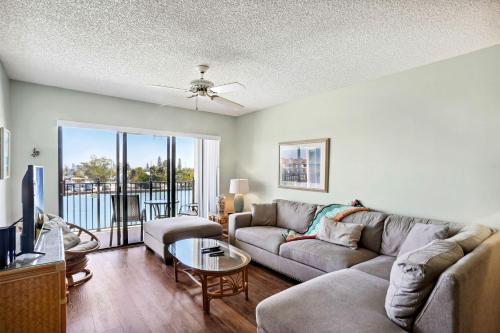 Land's End #305 building 4 - Bay Front - image 2