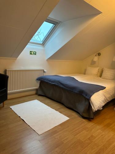 1 queen bed