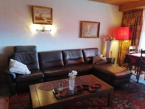 Geschäfts oder Ferienwohnung 53m2 gross in zwischen Olten und Aarau möbliert Internet Küche mit schöner Aussicht Parkplatz gratis Mit Hund moeglich in Lostorf, Schweiz