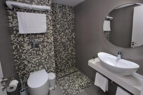 Superior Double or Twin Room with Sea View image 6
