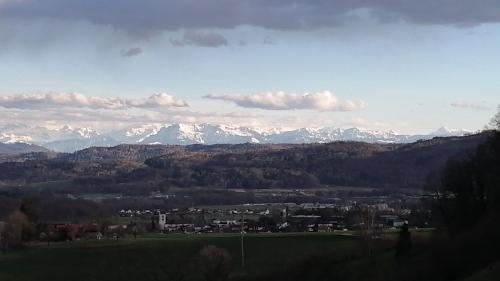 Unterhalt in 53m2 gross mit Internet TV Küche Mit schöner Aussicht 53 m2 in zwischen Olten und Aarau