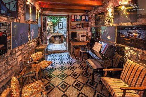 Kamene Price rooms, music and food in Bale