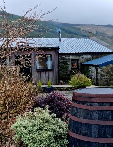 Fyne Byre Cottage - Barn Conversion with Hot Tub