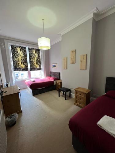 Sauchiehall Street West End Apartment, Glasgow (photo 3)