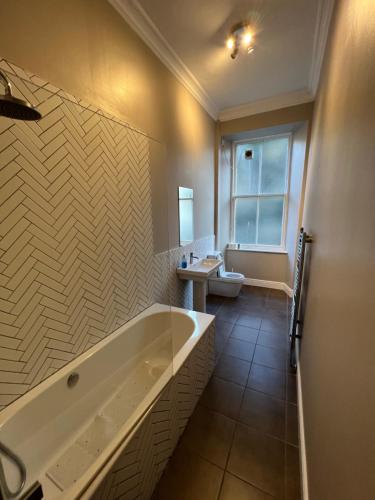 Sauchiehall Street West End Apartment, Glasgow (photo 8)