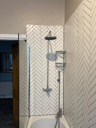 Sauchiehall Street West End Apartment, Glasgow (photo 9)