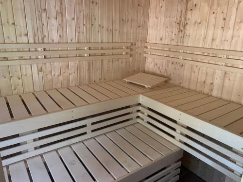 Sauna, Wellness & Wirlpool-Oase am Wald - Waldferienhaus Dunja in Oybin in Oybin