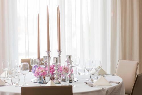 AC Hotel by Marriott Manchester Salford Quays - image 8