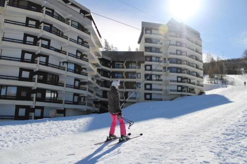 RISOUL 1850 - Appart' 4 personnes ski aux pieds