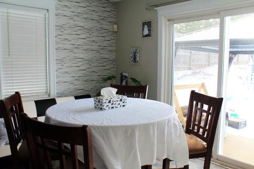 Facilities, Private 3 bedrooms, Free parking, Private bathroom in Lower Sackville