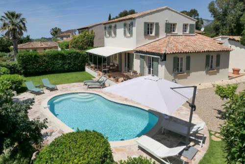 Charmante villa avec piscine au calme