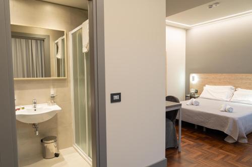 3 twin beds