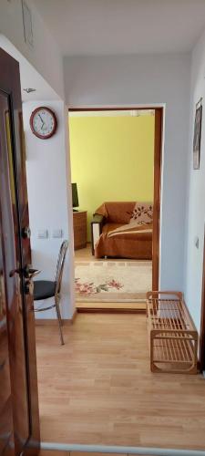 Fely Room, Petroszany