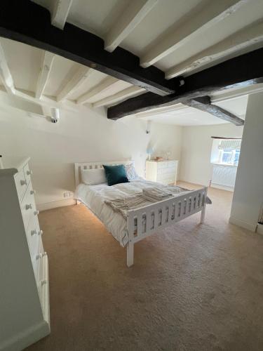 Picturesque Cottage in Charming Cotswold Village