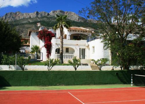 Luxury Villa with private tennis court near golf course