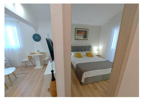One-Bedroom Apartment image 10