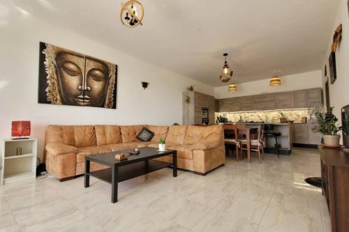 Luxury en-suite Double. Beach-house with Sea Views