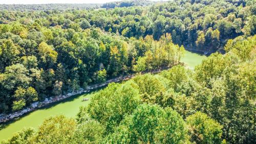 Tucky Cabin - Riverfront Getaway