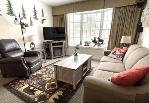 Gorgeous 1st FL Mtn View Jiminy Suite Sleeps 4 Ski On Off - Hancock