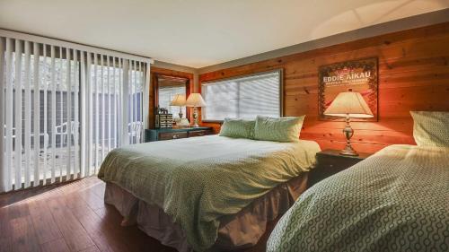 Three-Bedroom Apartment image 10