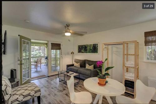 Volcano One - Modern Studio with Lanai near Volcano National Park, Volcano (photo 10)