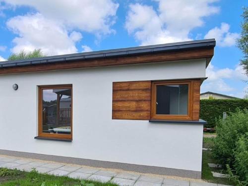  Beautiful bungalow with bath, located in a holiday park near the city of Alkmaar in 1711 RR Hensbroek