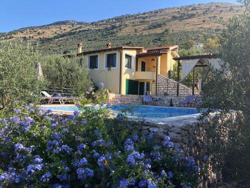  Fantastic villa with private pool, Unterkunft in Sonnino
