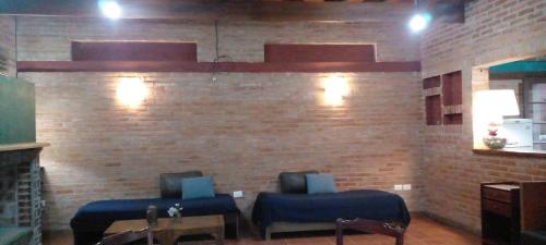 Las tres Marías sólo con seña (Las tres Marias solo con sena) near Aeroporto Internacional Astor Piazzolla