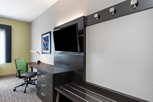 Holiday Inn Express Hotel & Suites Kilgore North an IHG Hotel - image 10