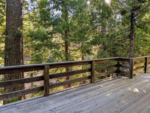 Cabin #3 in Pinecrest (CA)