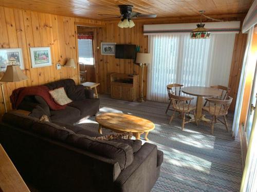 Cabin #3 in Pinecrest (CA)