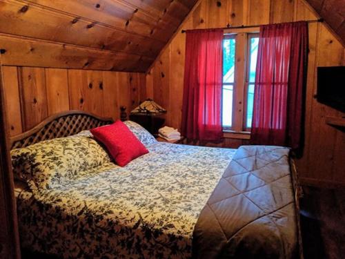 Cabin #7 in Pinecrest (CA)