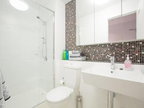◈Melbourne CBD 2Br 2Bth Apt Indoor Pool & balcony◈ - Tap to explore photos